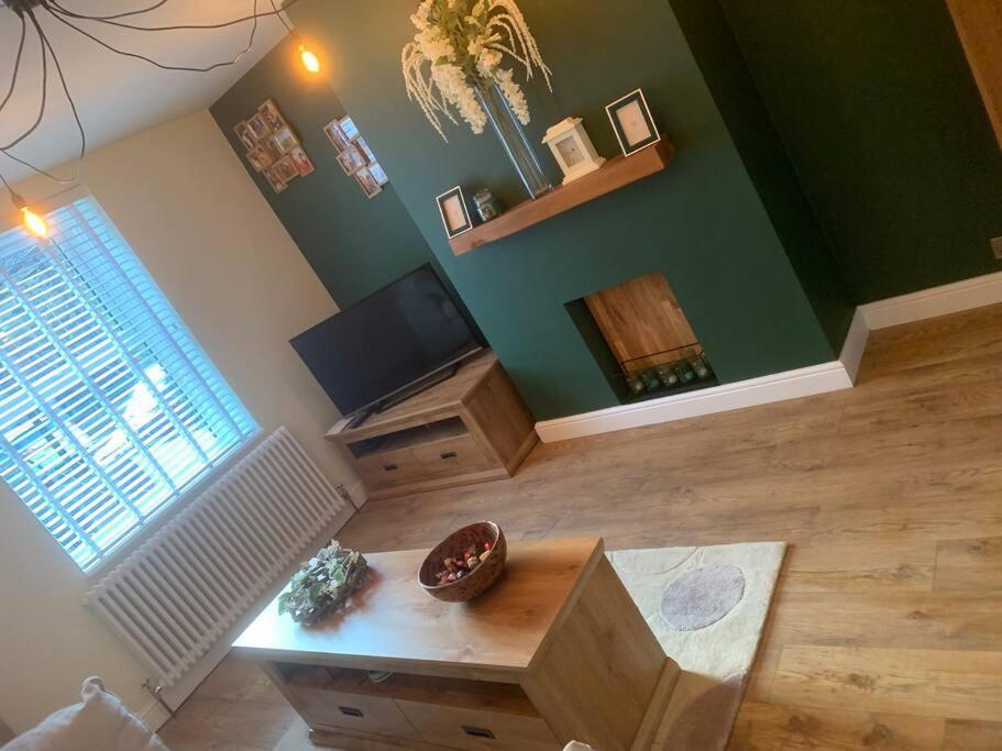 Quaint 1 Bedroom Cottage In Pudsey, Leeds Exterior foto